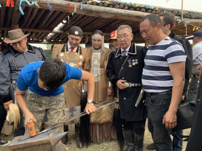 Более 50 мастеров приняли участие в I республиканском форуме кузнечного ремесла / ЯСИА  Алданский 