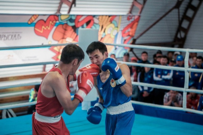 В Амге определились полуфиналисты по боксу в пяти весовых категориях / Иван Евсеев  Алданский Мирнинский