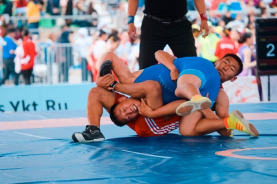 Определены первые финалисты по вольной борьбе на Играх народов Якутии в Амге / ЯСИА   Республика Саха (Якутия)