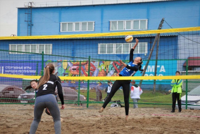 Игры в Амге: Сборная Усть-Алдана одержала общекомандную победу в пляжном волейболе / Дьулустаан Сергеев  Алданский 