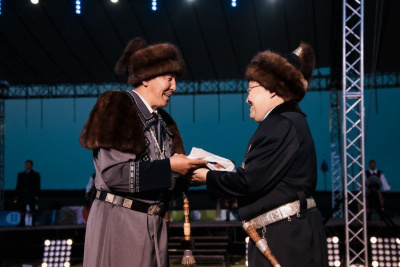 Флаг Игр народов Якутии передан Усть-Алданскому улусу / Ольга Старостина  Усть-Алданский Республика Саха (Якутия)