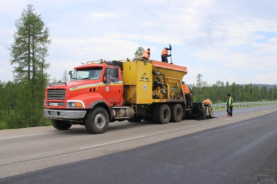 Более 20 км автодороги «Лена» защитят слоями износа  / ЯСИА  Алданский 