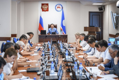 Айсен Николаев обозначил задачи, которые необходимо держать на особом контроле / ЯСИА   