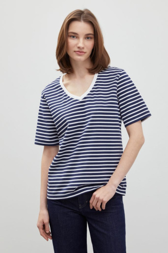 Футболка с v-образным вырезом