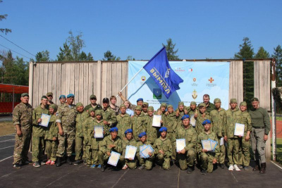 Лагерь «Честь имею!»: Васильковые береты и три путевки в лагерь «Океан» / ЯСИА   Мирнинский