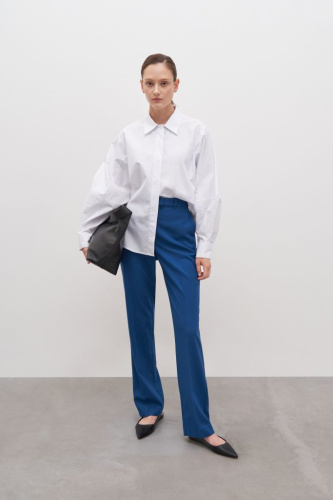 Брюки свободного кроя со стрелками