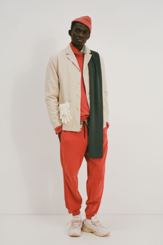 Спортивные брюки свободного силуэта с контрастной отделкой