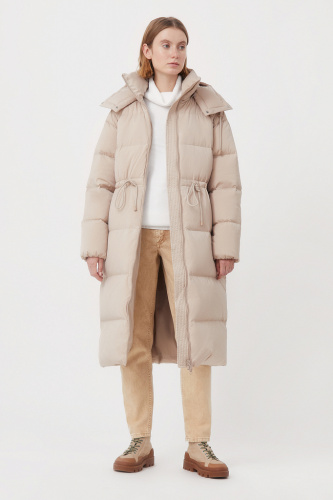 Пуховое женское пальто свободного кроя