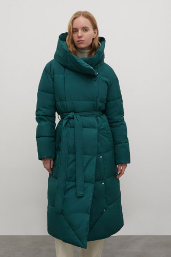 Стеганое утепленное пальто с поясом