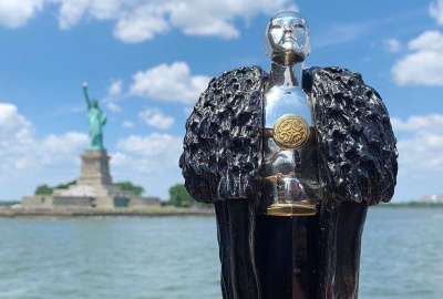 Якутяне передали писателю Джорджу Мартину статуэтку Элляя-Джона Сноу / Вероника Аммосова   Республика Саха (Якутия)