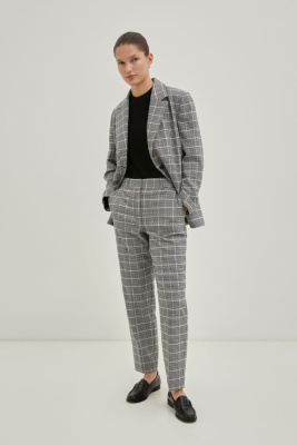 Зауженные брюки в клетку на средней посадке