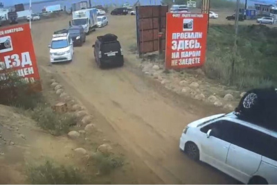 Основные нарушители на паромной переправе – водители такси, заявили в Минтрансе Якутии / ЯСИА   