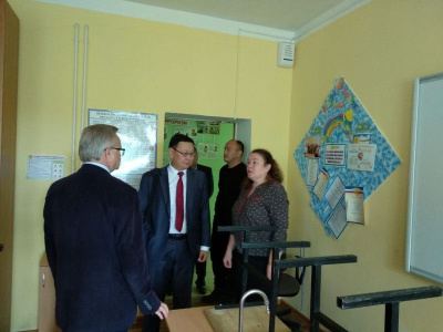 В средней школе поселка Солнечный Усть-Майского района не хватает учителей  / ЯСИА  Усть-Майский Республика Саха (Якутия)