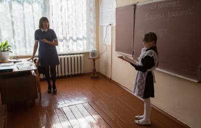 Минпросвещения: Учителя до 55 лет смогут рассчитывать на 1 млн рублей при переезде в глубинку / ЯСИА   