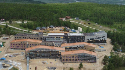 Глава Якутии проверил ход строительства центра детского отдыха «Полярная звезда» / ЯСИА   