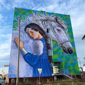 Мурал как оберег. Кыыдаана Игнатьева завершила работу над арт-объектом в Чурапче / ЯСИА  Чурапчинский Республика Саха (Якутия)