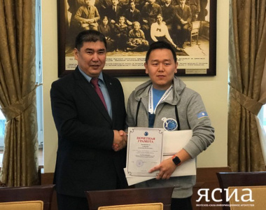 Серебряному призеру чемпионата мира WorldSkills Александру Тайшину вручили MacBook / Артемий Грошев   