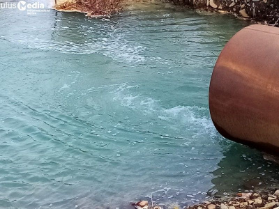 В Усть-Янском районе вода в ручье Поисковый окрасилась в синий цвет / Дьулустаан Сергеев  Усть-Янский Республика Саха (Якутия)