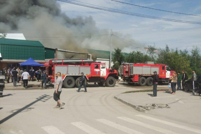 Пожар вспыхнул на овощной базе по улице Труда в Якутске / ЯСИА Якутск Якутск Республика Саха (Якутия)