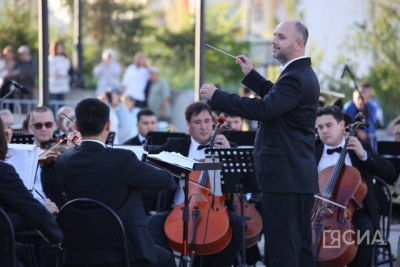 В Якутске провели концерт «Наши маяки», посвящённый Героям России / Дьулустаан Сергеев   