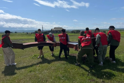 Молодёжный десант «За Нас!» помогает жителям сел Хангаласского улуса / ЯСИА   