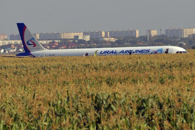 Экипажу аварийно севшего в Подмосковье А321 вручили ключи от квартир / ЯСИА   