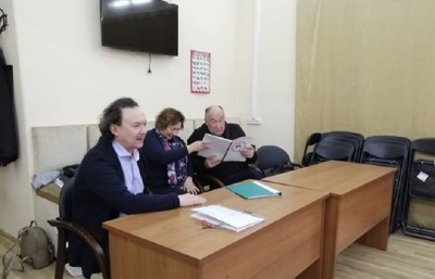 Андрей Борисов подарил якутский нож российскому артисту Борису Клюеву   / ЯСИА   Республика Саха (Якутия)