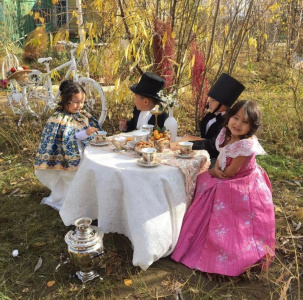 ФОТОФАКТ. К 220-летию Александра Пушкина дети из центра «Тулукчаан» показали постановку на природе / ЯСИА   