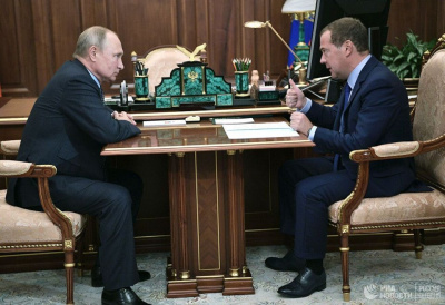 Путин поручил Медведеву обеспечить ритмичность финансирования нацпроектов / ЯСИА   