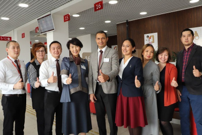 Руководители министерств поработали специалистами МФЦ / ЯСИА   