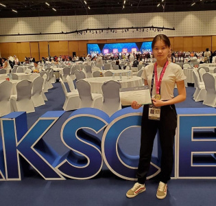 Технологию производства чипсов из якутского карася оценили на научной выставке в Абу-Даби / Дьулус Борочков   Республика Саха (Якутия)