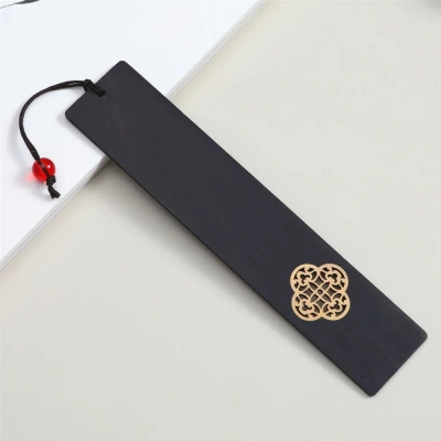 Закладка для книг "Оконные рисунки. Узоры жуи" (сандаловое дерево)