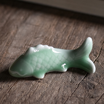 Подставка для кистей "Карп Кои" цвет: бледно-зеленый