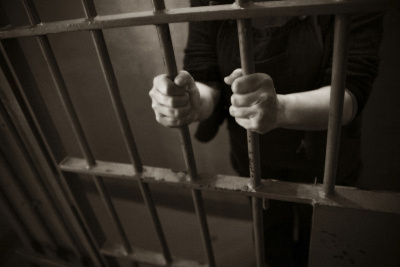 Житель Мирного проведет за решеткой 15 лет за изнасилование малолетней дочери / ЯСИА   