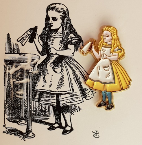 Значок эмалированный "Алиса" Выпей меня