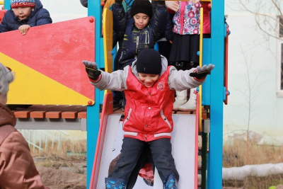 В Якутске ученикам специальной коррекционной школы №22 подарили детскую площадку / Вероника Аммосова Якутск Якутск Республика Саха (Якутия)