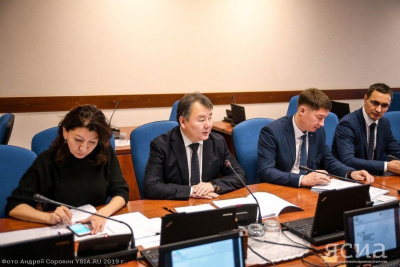 Алексей Стручков поручил муниципалитетам устранить недоработки при подготовке к переписи населения / Дьулустаан Сергеев   