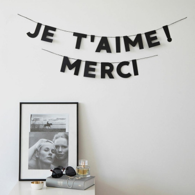 Гирлянда "JE T'AIME! MERCI"