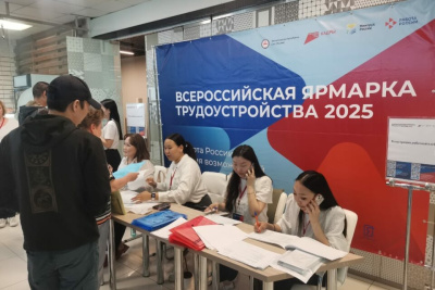 700 вакансий представили на ярмарке трудоустройства в Якутске / Нарыйа Пахомова Якутск Якутск Республика Саха (Якутия)