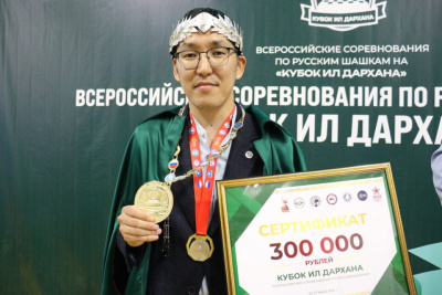 Впервые победителем Кубка Ил Дархана по шашкам стал якутянин / Дьулустаан Сергеев   