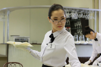 Сервировка, симметрия, блеск бокалов. В Якутске определят лучшего в ресторанном сервисе / Вероника Аммосова Якутск Якутск Республика Саха (Якутия)