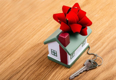 Переселенцам из аварийных домов в Ленске вручили ключи от квартир / ЯСИА  Ленский Республика Саха (Якутия)