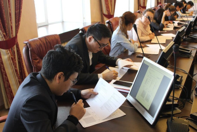 Якутяне приняли участие в образовательной акции – написали экономический диктант / ЯСИА   Республика Саха (Якутия)