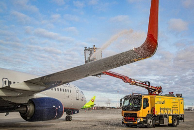 Аэропорт «Якутск» приобрел новую противообледенительную машину – деайсер / ЯСИА   Республика Саха (Якутия)