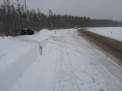 Автоледи в результате ДТП на трассе «Колыма» в Якутии сломала поясничный позвонок / ЯСИА   Республика Саха (Якутия)