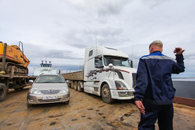 В Минтрансе Якутии озвучили тарифы на перевозку через реку Лену / ЯСИА   Республика Саха (Якутия)