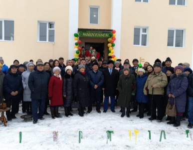 Жители труднодоступного села Ус-Кюель Якутии получили ключи от новых квартир / ЯСИА  Алданский Республика Саха (Якутия)