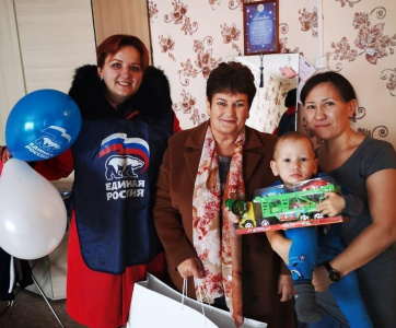 «Добрые сердца» поздравили томпонских женщин с Днем матери / ЯСИА  Томпонский Республика Саха (Якутия)