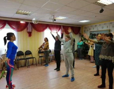 В Нюрбе Декада матерей началась с занятий фитнесом / ЯСИА   