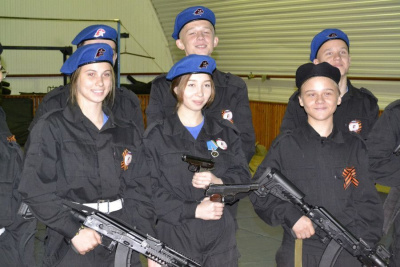 Омоновцы организовали тематическое мероприятие о Михаиле Калашникове для юных патриотов / ЯСИА   